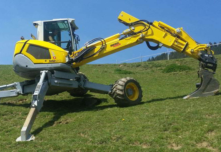 Menzi Muck M220 步履式挖掘機